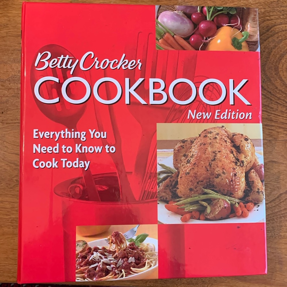 2005 Betty Crocker Cookbook. Dinners, Desserts and more